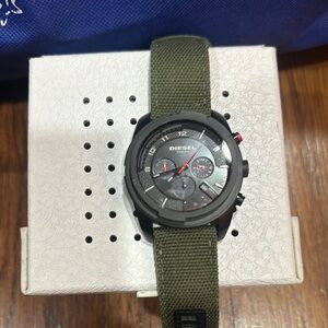 Diesel Men’s 10BAR olive green watch